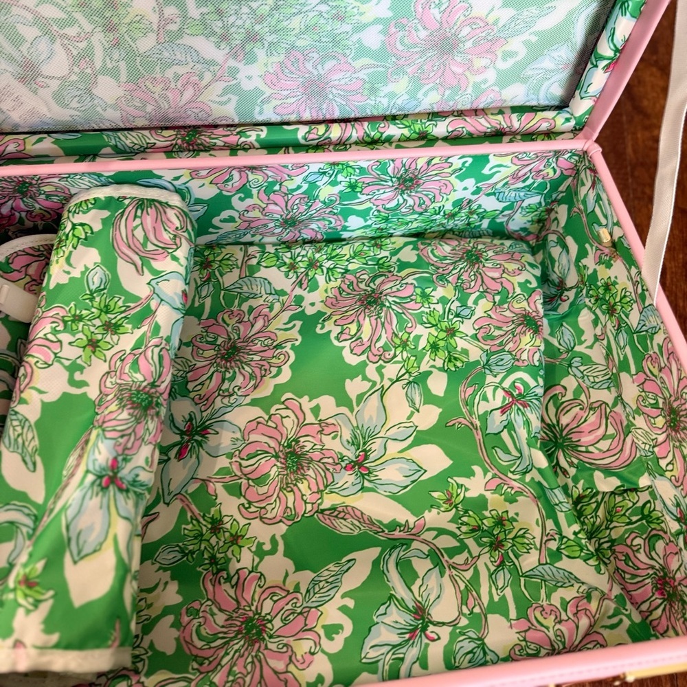 Lily Pulitzer Pink Hard Shell Carry-On Suitcase - Picture 7 of 7
